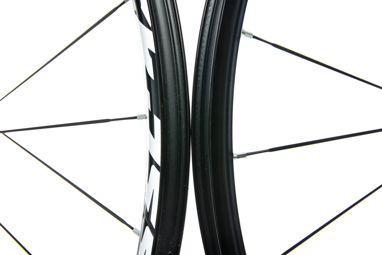 Mavic Crossride Aluminum Tubeless 29" Wheelset - Image 5