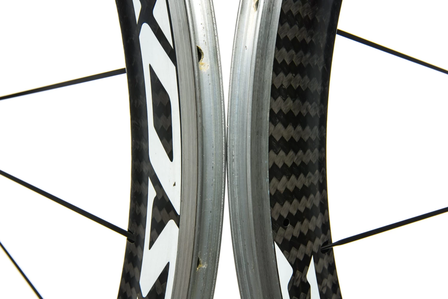 Mavic Cosmic SL Carbon Clincher 700c Wheelset - Image 5