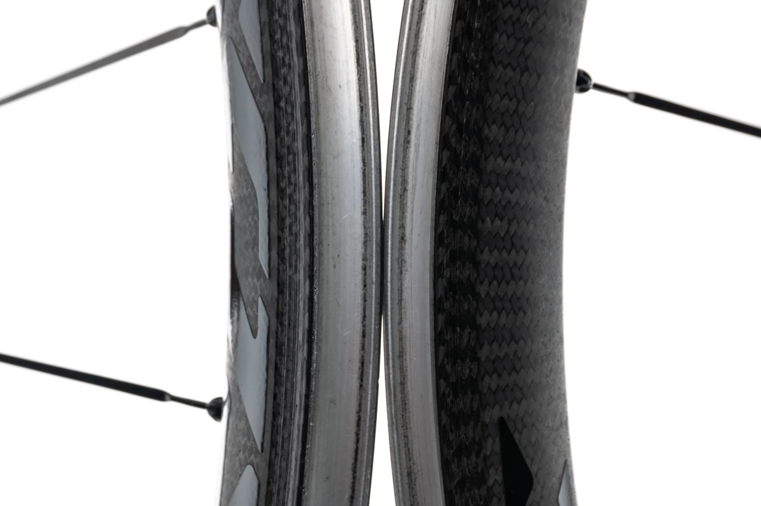 Mavic Cosmic Carbone 40 Carbon Clincher 700c Wheelset - Image 5